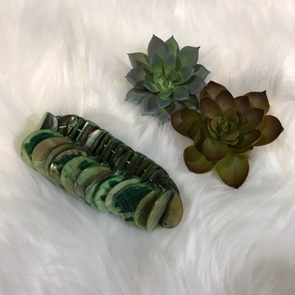 Green Shell Stretch Bracelet